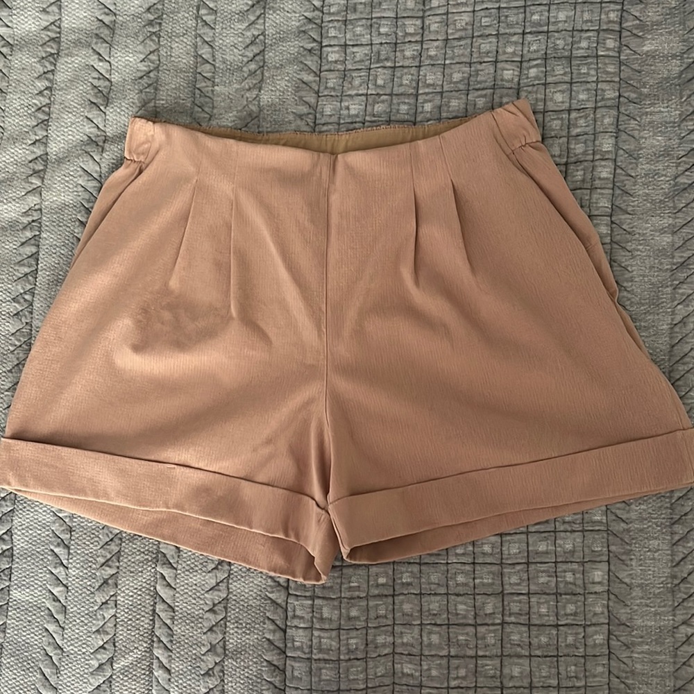 Stylish, Lululemon shorts in size 6